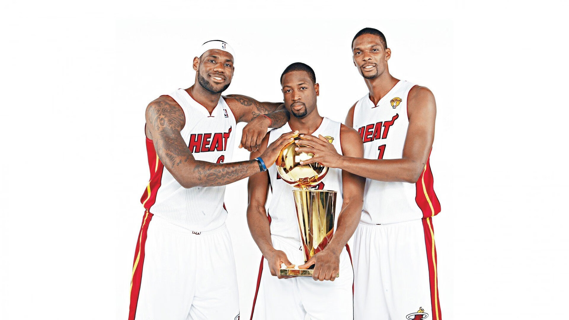 压哨绝杀与东决接管，体育英雄主义在极限时刻的双重奏